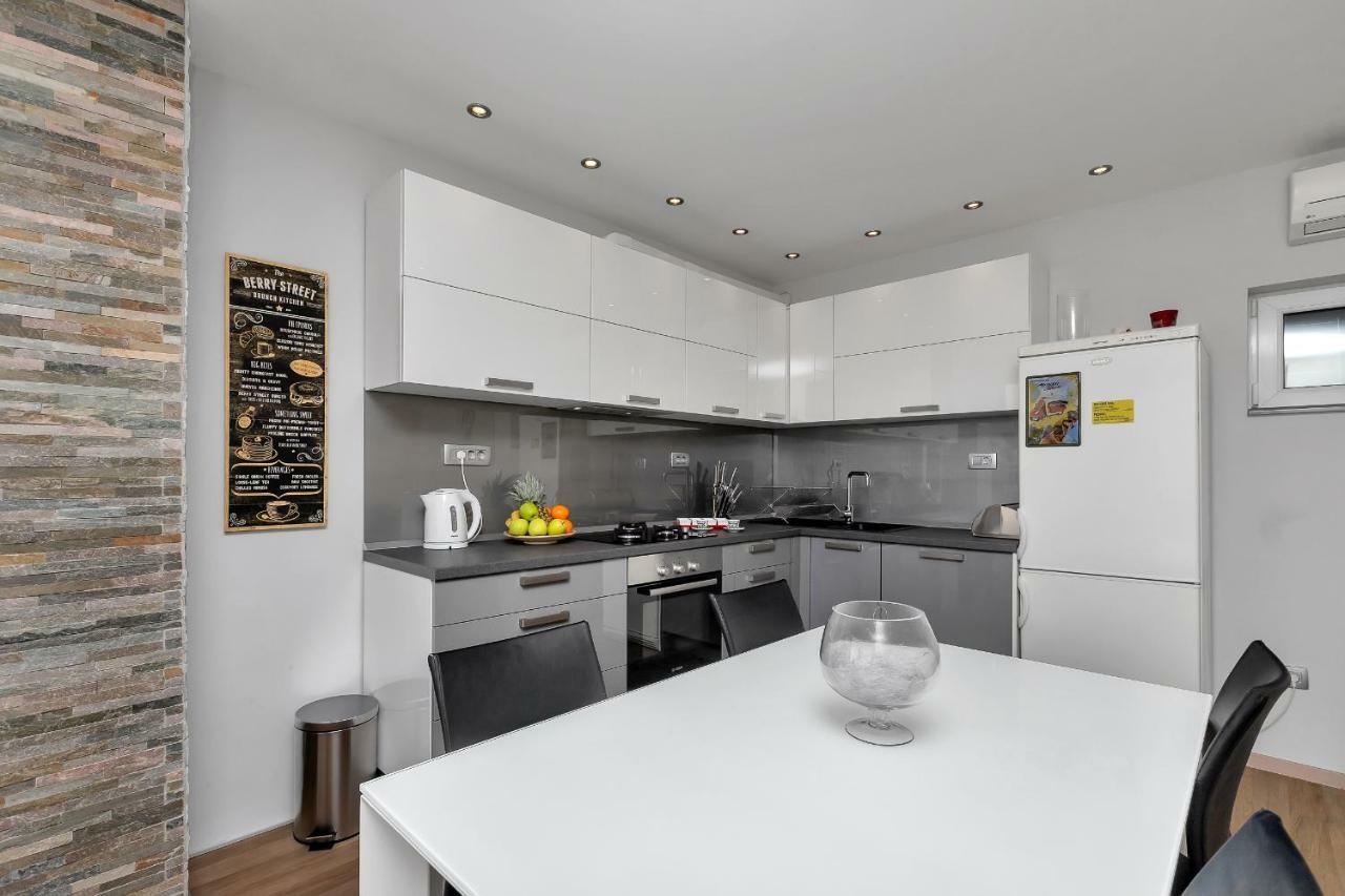 Apartments Buljan Makarska Exterior photo